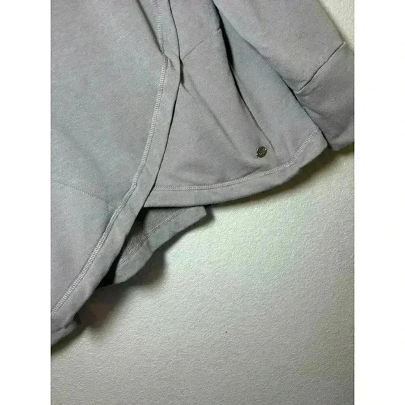 Jones New York sports sweater size medium with pockets and zippers - Picture 3 of 8